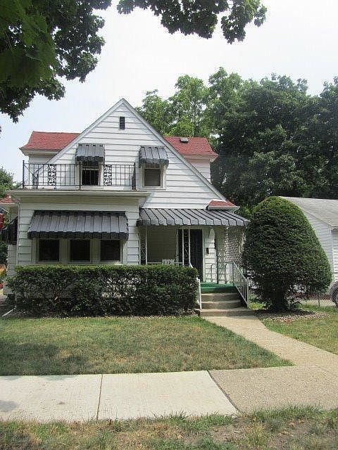 1st image of 215 E Ainsworth St
