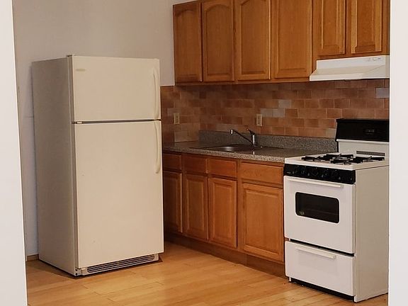 5th image of 576 Manhattan Ave #7
