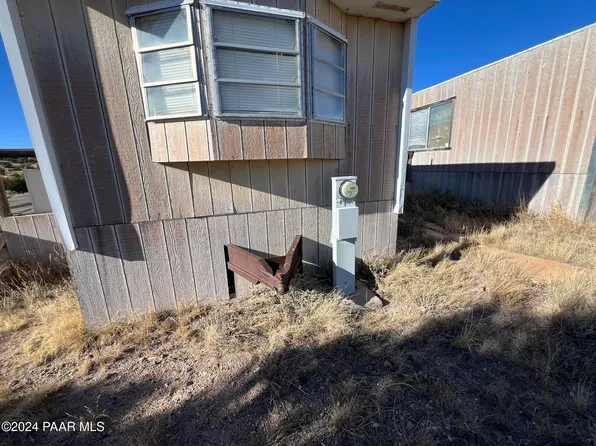 46370 N Bixler Trl, Ash Fork, AZ 86320