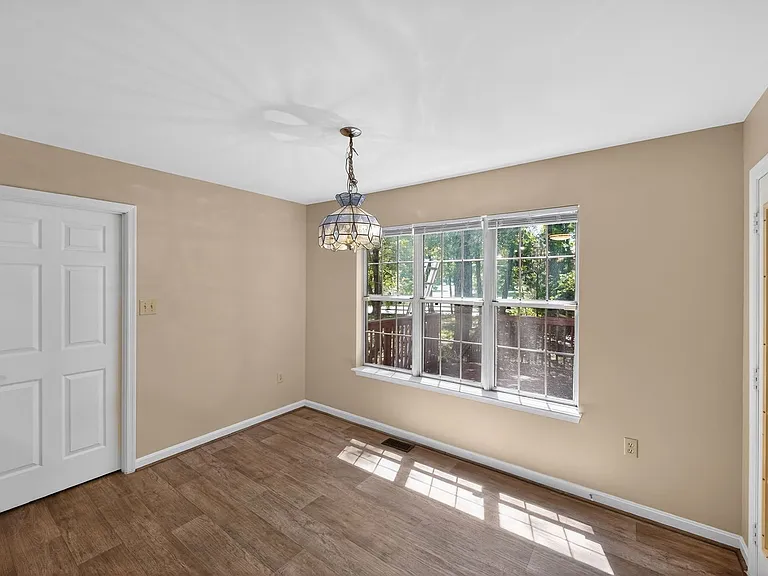 3006 Freedom Ct N — Photo 6