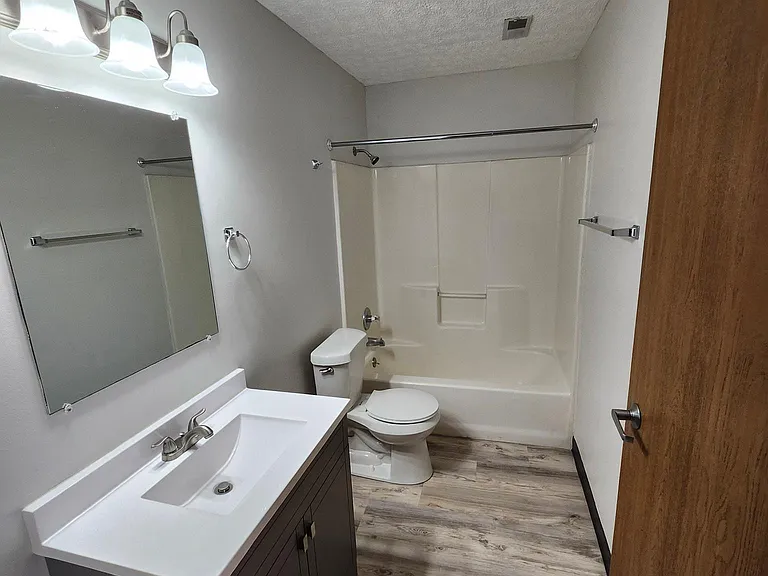 Sumner Point Apartments — Photo 20