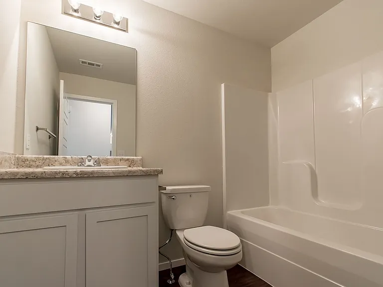 207 Pecan St — Photo 12