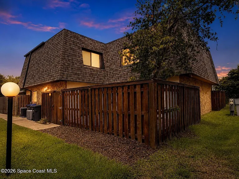 2115 Harrison St — Photo 2