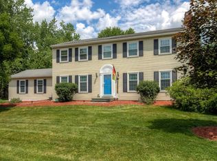 7 Saddle Rock Dr, Poughkeepsie, NY 12603