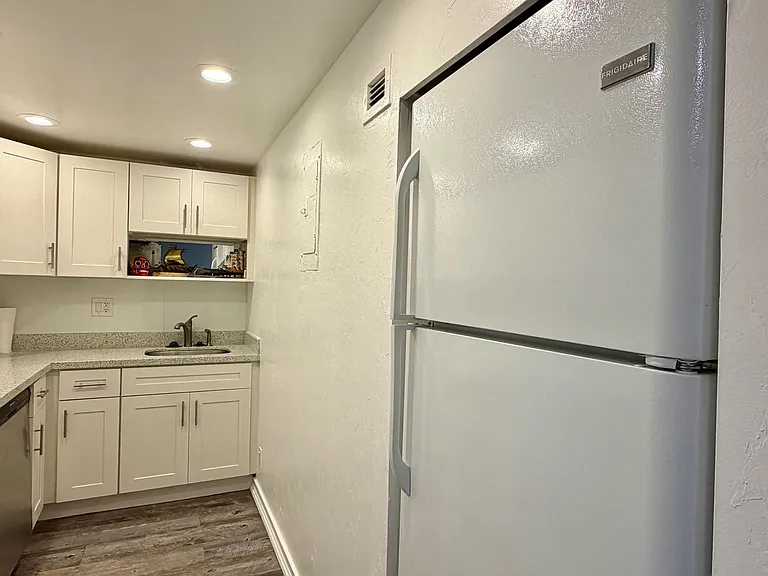 3000 Riomar St #410 — Photo 2