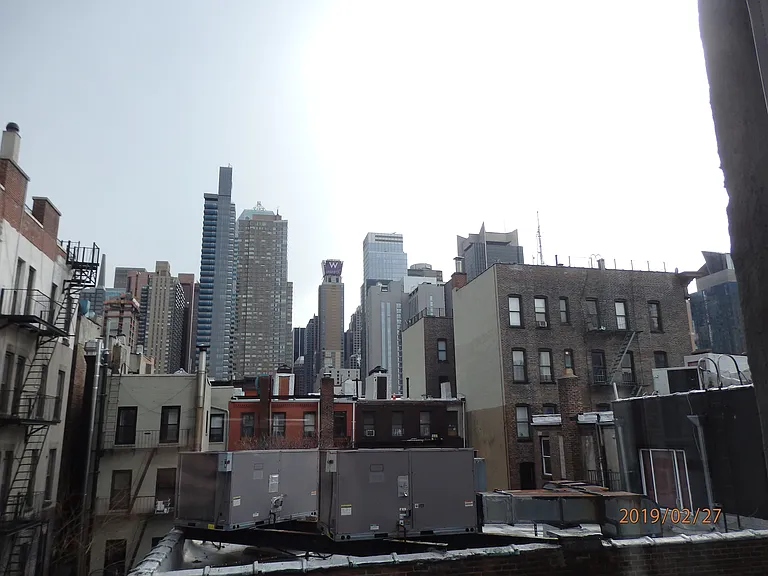 415 W 47th St #3A — Photo 6