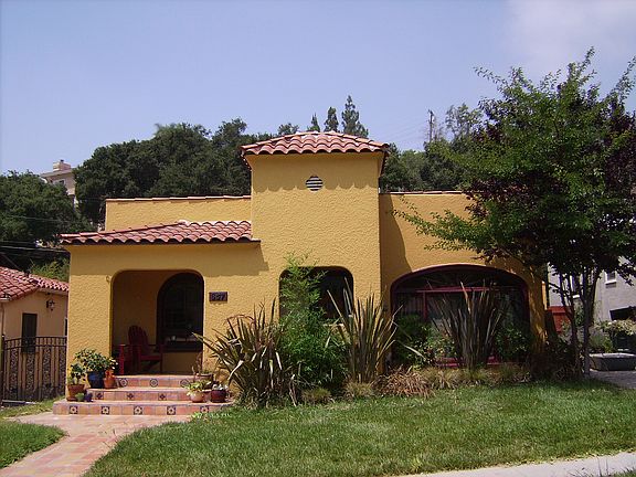 3rd image of 657 Glenmore Blvd