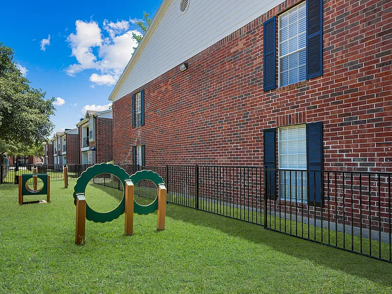 Exterior-Dog Park