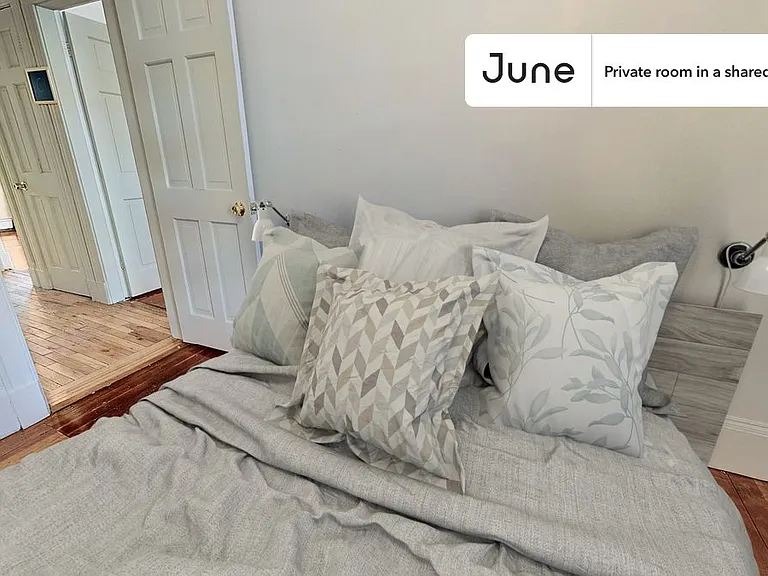 132 Chiswick Rd #2B — Photo 2
