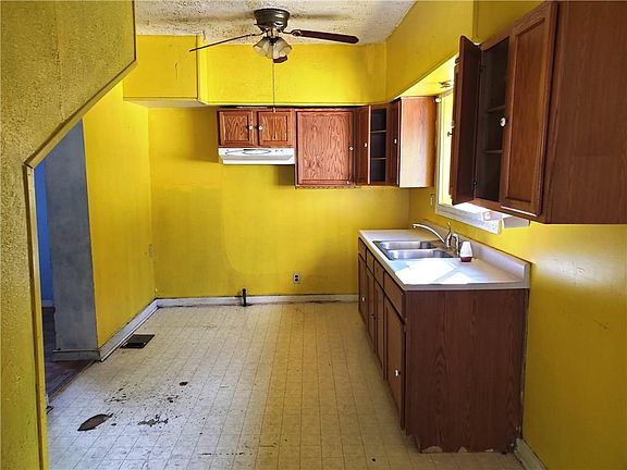4th image of 1151 W McClurg St