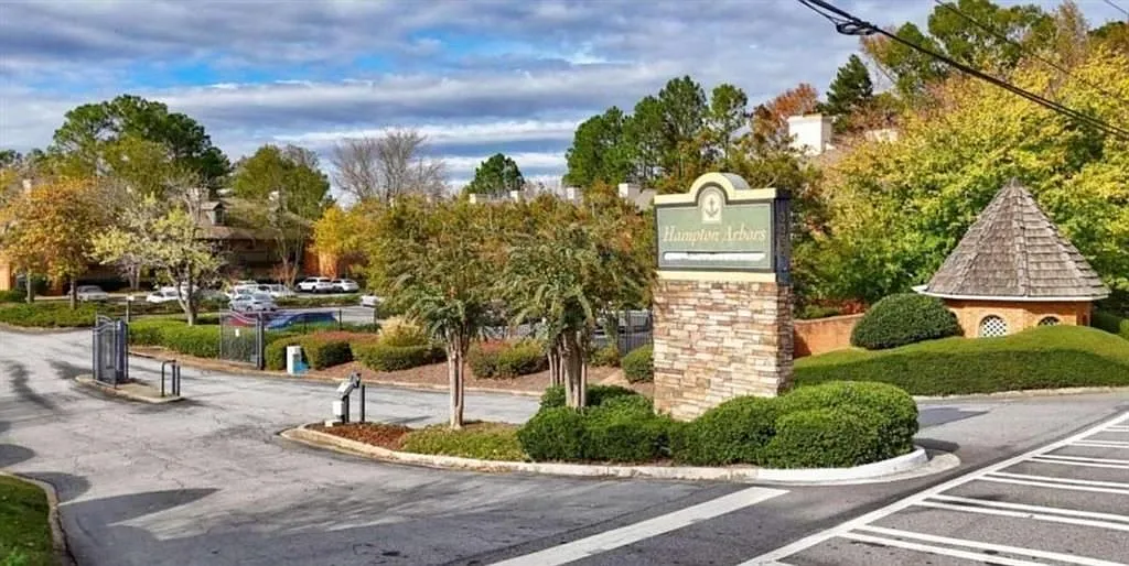 3 bed, 2.0 bath, 1490 sqft, $2,100 — Photo 1