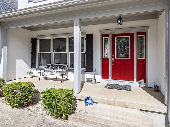 2nd image of 6707 Royal Oakland Pl