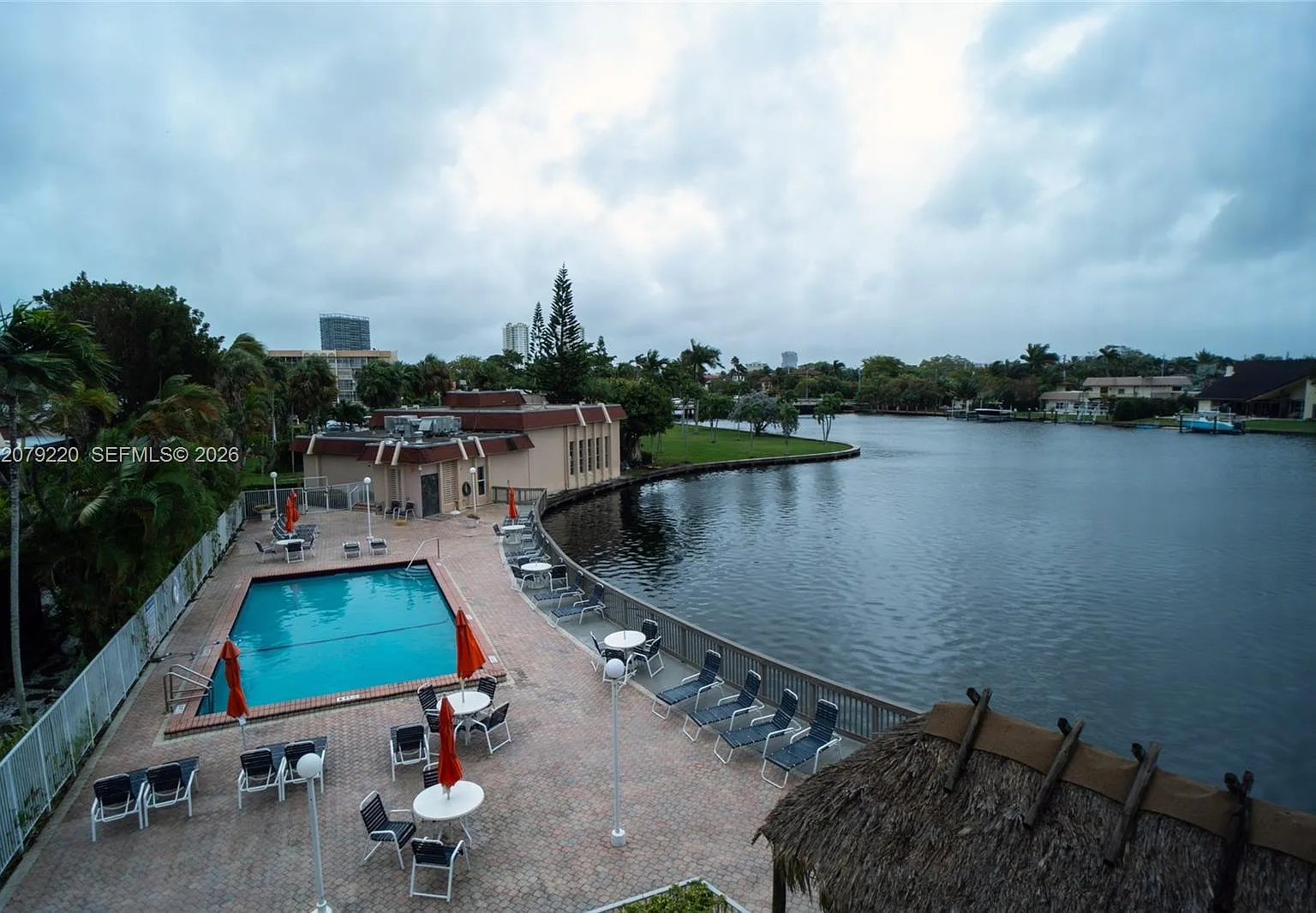 Desoto Park North Condo — Photo 2