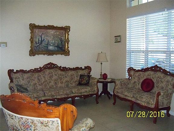 3rd image of 115 Crystal Oak Dr
