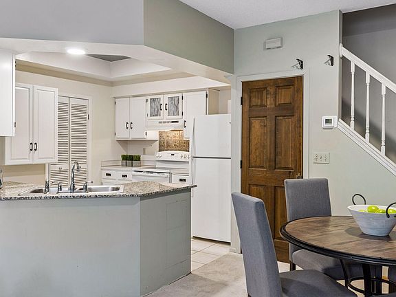 3rd image of 518 Lovell Ave APT 3