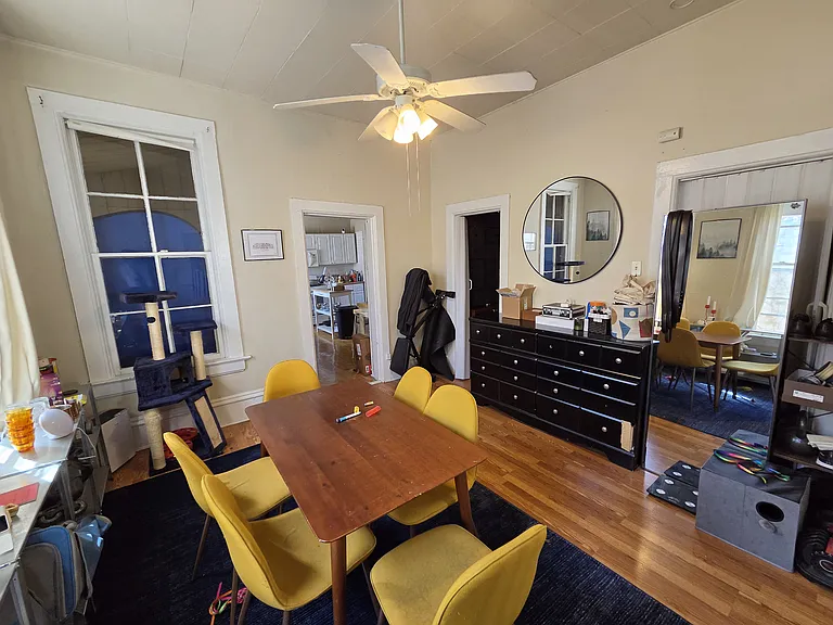 1650 N Oakley Ave #CH — Photo 3