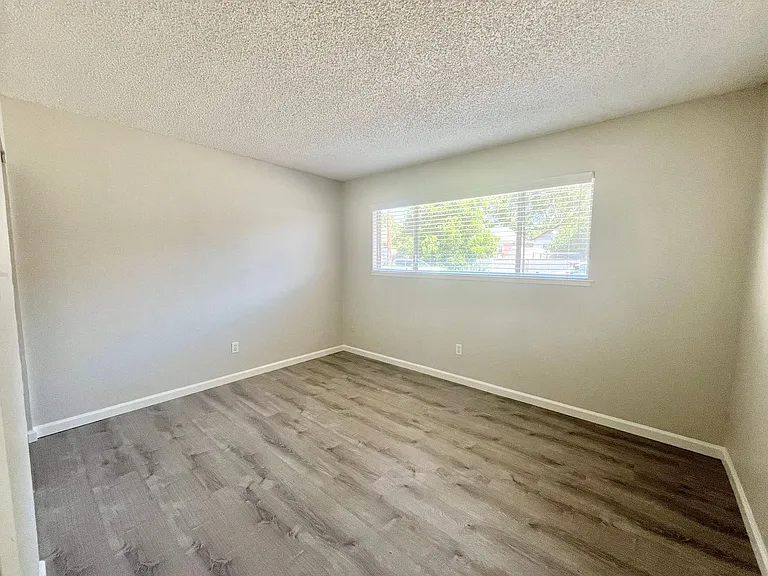 2809 H St #15 — Photo 6