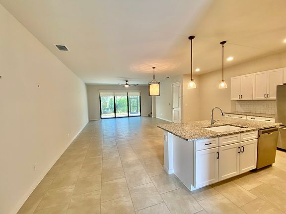 4th image of 13010 Pembroke Dr