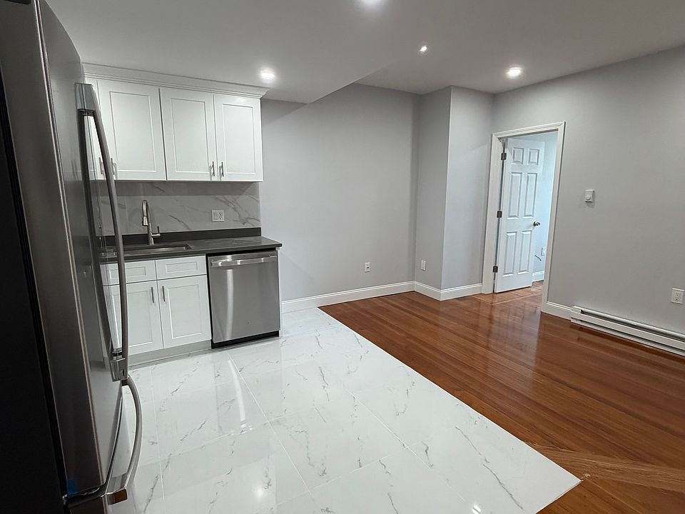 1st image of 476 Commonwealth Ave APT 7A