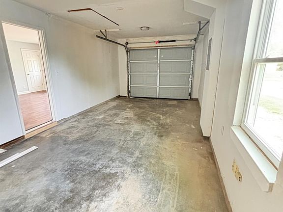 4th image of 465 Glenrose Ln