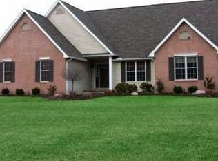 124 E Back Bay Rd, Bowling Green, OH 43402