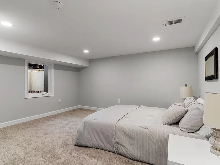 Lee Pl — Photo 2