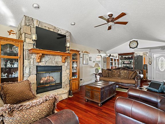 3rd image of 1339 Jim Fain Rd