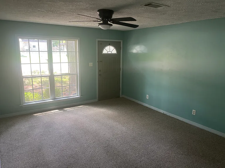 2211 Memorial Dr — Photo 4