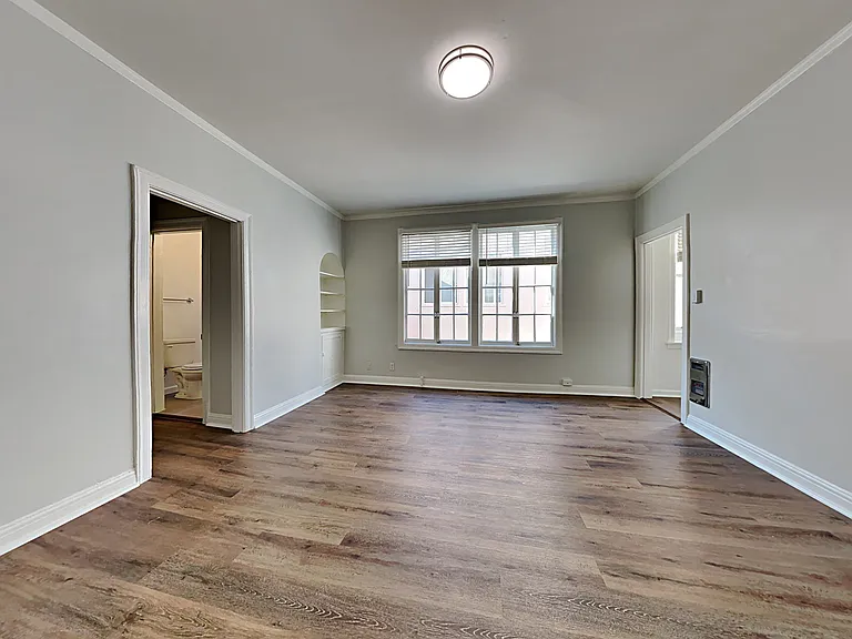 832 Erie St — Photo 20