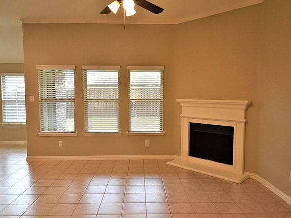 2nd image of 204 Oxford Dr