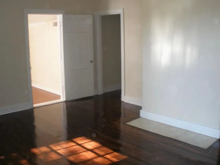 2062 Jackson Ave — Photo 5