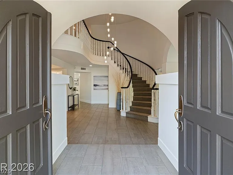 2233 Versailles Ct — Photo 10