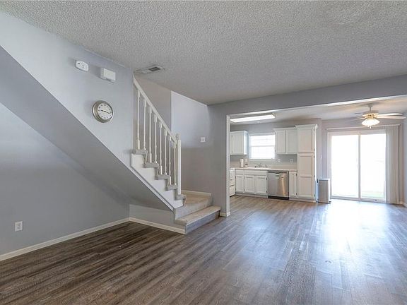 4th image of 1422 SE Lexington Ave