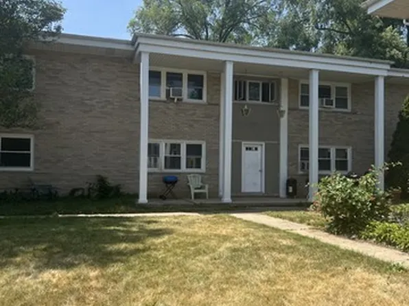 320 N Princeton Ave, Villa Park, IL 60181