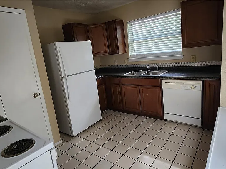 11011 Crenchrus Ct — Photo 5