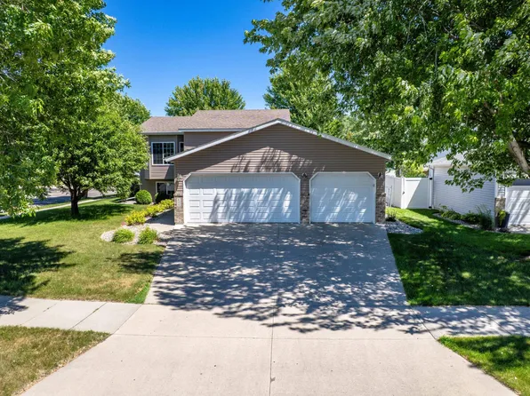 624 29th St N, Moorhead, MN 56560