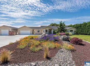 93 Macbeth Pl, Sequim, WA 98382