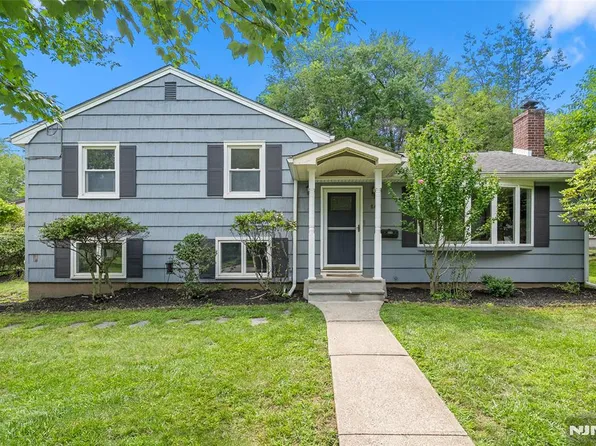 14 Greenway Ct, Closter, NJ 07624