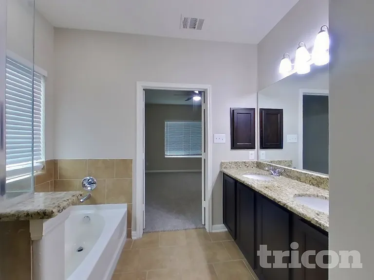 2832 Mistywood Ln — Photo 9