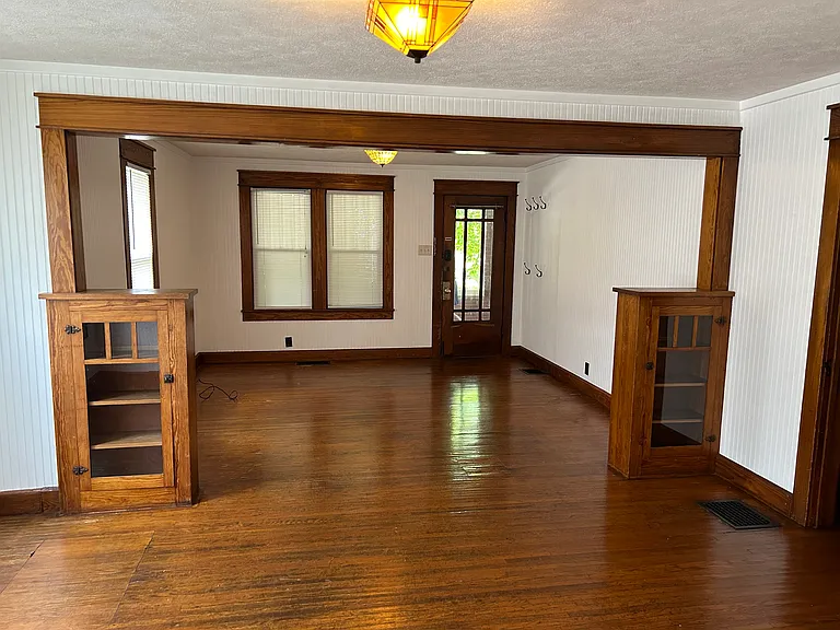 425 E University St — Photo 13