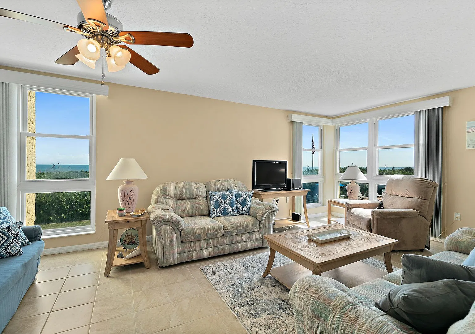 4700 Ocean Beach Blvd — Photo 2
