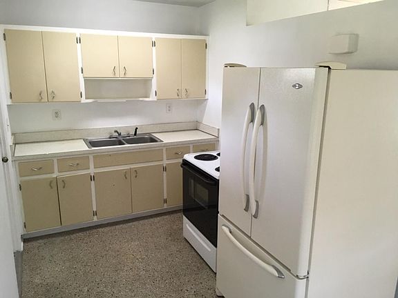 4th image of 845 NE 36th St