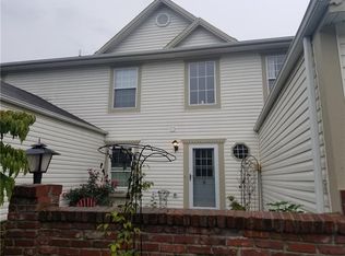 1461 Yorktowne Dr, Lawrence, PA