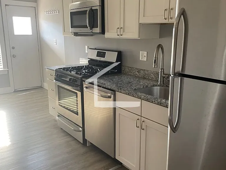 875 E 2nd St #2A — Photo 2
