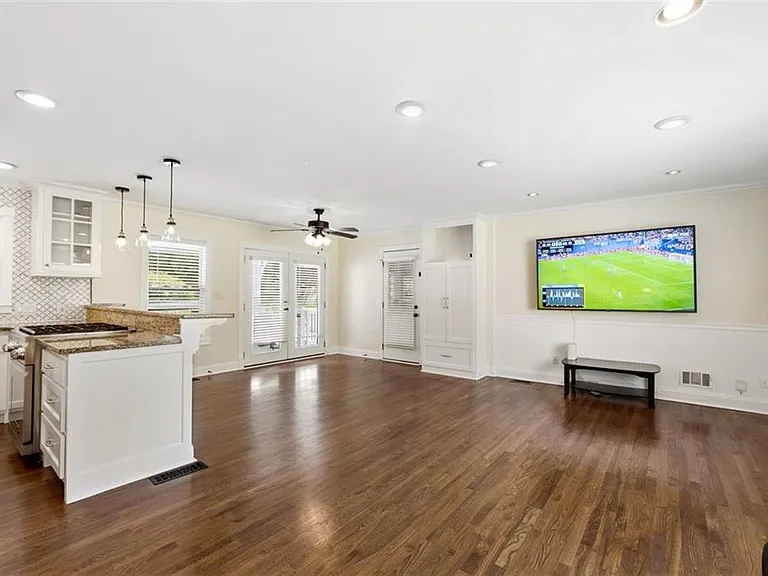 353 Westside Dr — Photo 6