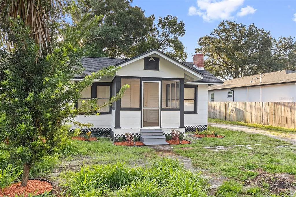 1 bed, 1.0 bath, 650 sqft, $1,299 — Photo 3