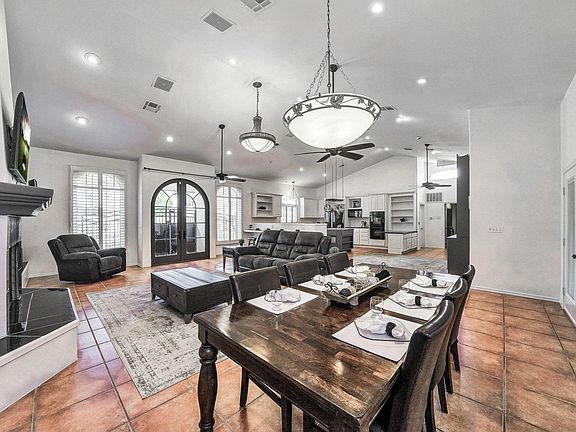 3rd image of 3601 E Sunnyside Dr