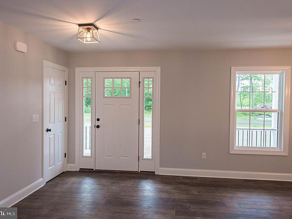 4th image of 918 S Park Dr