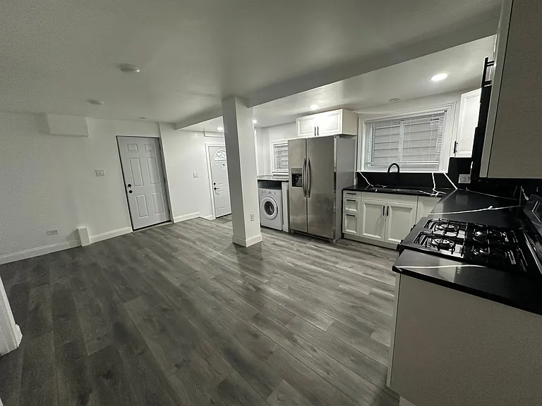 1704 S Clinton St #1 — Photo 6