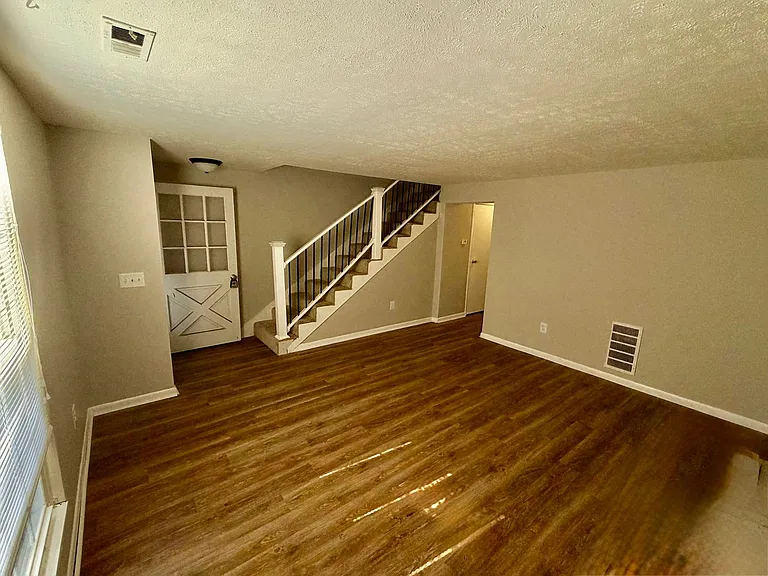 815 Clareridge Ln — Photo 16